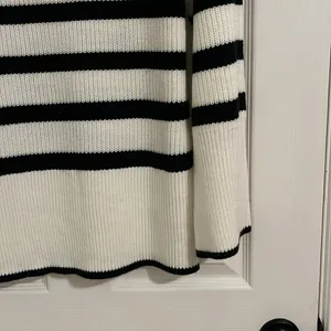 Baltic Born Lush Cream Black Striped Tunic Mock Neck Sweater Size‎ Small Preppy thumbnail 4