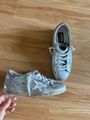 GOLDEN GOOSE Super-Star Iridescent and Glitter Leather Sneakers - Sz 38 - US 7 1/2 These are in good condition with light wear throughout. They are a pretty hard to find but super cute style. They have like holographic leather and glitter areas. Please see pics for details. Metallic leather upper Round toe Lace-up closure White leather star Cushioned insole; unlined Rubber sole Made in Italy thumbnail 4