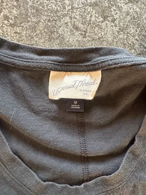 Universal Thread Top Women’s Medium thumbnail 3