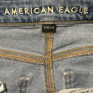 American Eagle Outfitters Women Blue Distressed High Rise Straight‎ Jeans Size 2 thumbnail 4