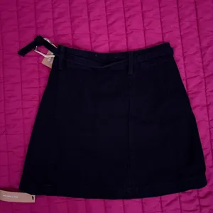 Nwt Reformation Skirt Size 23 Black‎ W Belt thumbnail 4