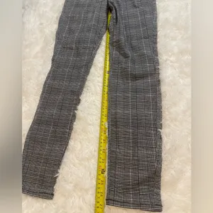 So black white plaid pants skinny slacks woman’s size 7 thumbnail 6