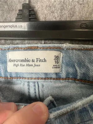 Abercrombie & Fitch Woman’s‎ Size 10 Light Wash Women’s High Rise Mom Jeans thumbnail 2