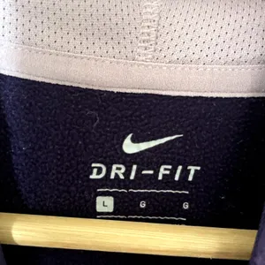 Nike dri fit just do it purple pullover hoodie sweater women's size large thumbnail 3