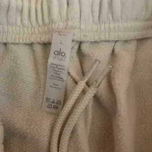 Alo Yoga Accolade Sweatpant Ivory L thumbnail 4