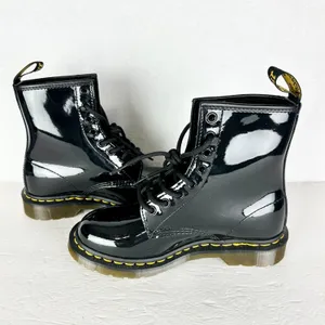 Dr Martens Women's 1460 Patent Leather Lace Up Boots Size 7 NWOB Black thumbnail 3
