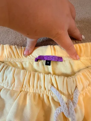 Yellow stripe shorts Size M thumbnail 4