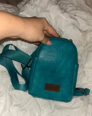 Wrangler crossbody thumbnail 1