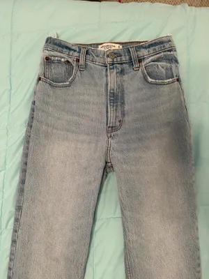 Abercrombie 90s Ultra High-Rise Straight Jeans thumbnail 4