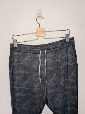 Vuori Camo Gray Performance Joggers Size Small Pull On Activewear thumbnail 2