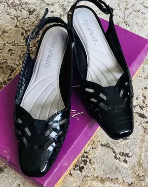 Easy Street Low heel patent leather shoes in WIDE WIDTH thumbnail 1