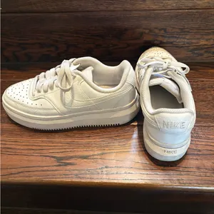 Nike Women's Air Force 1 Platform Sneaker Shoes in size 6 thumbnail 4
