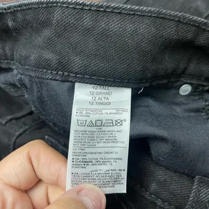 Old Navy Black O.G high-rise Ankle Cropped Jeans with Frayed Hem thumbnail 4