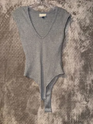 Universal Thread Bodysuit Size S Gray Ribbed V-Neck Cap Sleeve thumbnail 3