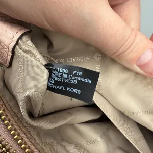 Michael Kors Trisha Medium Pebbled‎ Leather Pink Cream Logo Print Crossbody Bag thumbnail 14