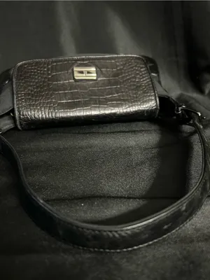 Tommy Hilfiger Women’s Black Leather Shoulder Bag Handbag Purse thumbnail 8