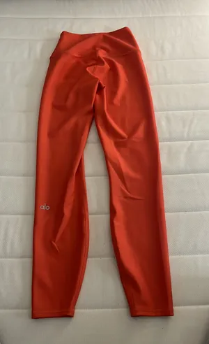 Alo Yoga Leggings thumbnail 1