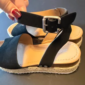 SODA black platform sandals, ankle strap, open front and back, jute accent, 7.5 thumbnail 7