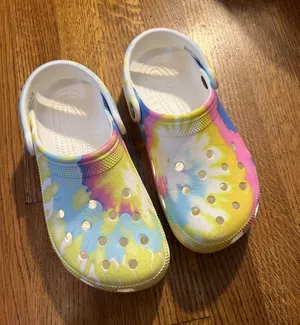 Crocs Rainbow Tye Dye thumbnail 1