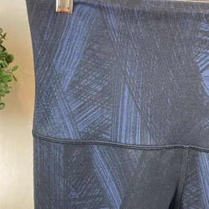 Lululemon Black & Blue Print High Rise Full Length Leggings Pants 8 thumbnail 4