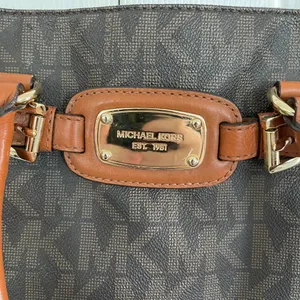 Michael Kors Hamilton Large East West Monogram Shoulder Tote thumbnail 3