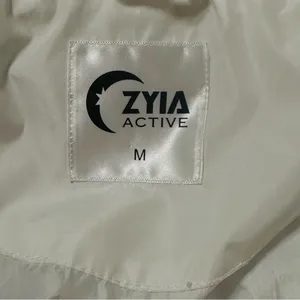 Zyia Active White Aspen Puffer Jacket Women’s Medium with‎ Removable Hood thumbnail 8