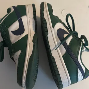 Nike Green and White Low-Top Athletic Sneakers thumbnail 4