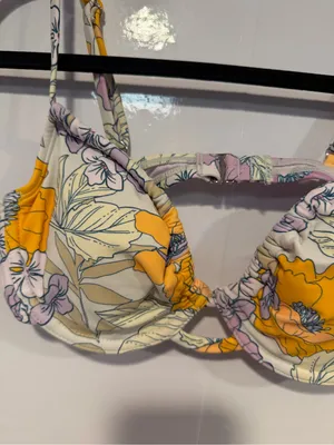 NWT Cupshe Floral Underwire Bikini Top - White &‎ Yellow thumbnail 2