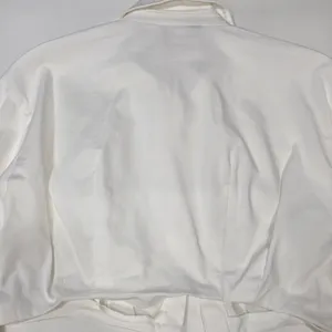 OW Collection Bella Crop Shirt in White Size M thumbnail 9