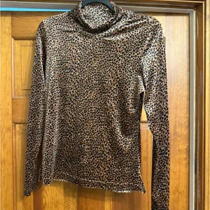 Sno Skins Vintage Velvet Leopard Print Long Sleeve Top thumbnail 6