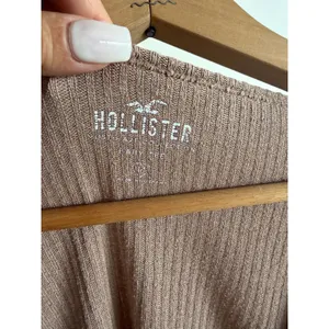 Hollister Must-Have Collection Ribbed Long Sleeve Cinched Side Baby Tee Mauve M thumbnail 3