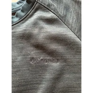 Columbia Sweatshirt Crewneck Women Size Medium Polyester Stretch Logo Athleisure thumbnail 6