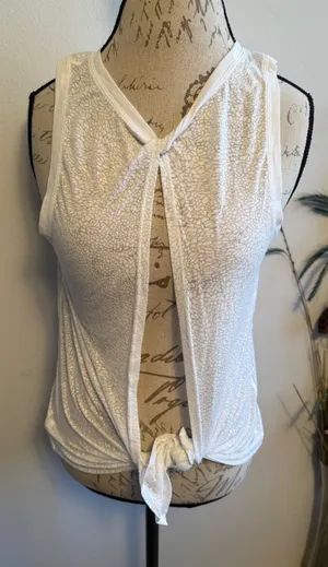 Lululemon White Sleeveless Tank Top Activewear Twist Front Athletic‎ Yoga thumbnail 1