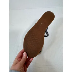 UGG Brown Grey Leather Thong Sandals Womens 8 Casual Summer Flat Beachy Shoes thumbnail 5