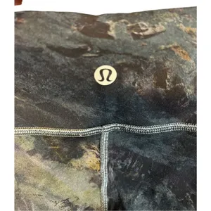Lululemon Wunder Under Radiant Multi Marble Size 8 (note flaw) 27” inseam thumbnail 7