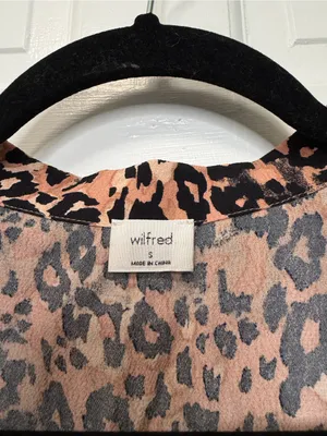 Wilfred Aritzia Leopard Print Button Blouse‎ Black Animal Print Top Size Small thumbnail 2