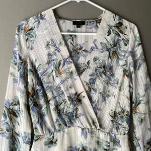 Ontwelfth Dainty Coastal Spring Floral‎ Long Sleeve Wrap Mini Dress Small White thumbnail 2