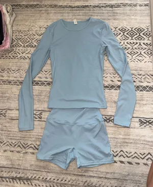 Light blue long sleeve and shorts workout set S thumbnail 1