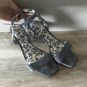 Blue Heels Size 8 thumbnail 1