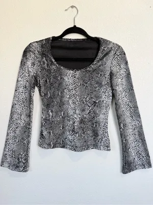 Guess Vintage 80s Snake Print Velvet Bell Sleeve Top Whimsigoth Goth Grunge Gray thumbnail 2