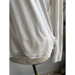 Lululemon Womens Long‎ Sleeve Mesh Hem Activewear Top Off-White Cream Size 8/10 thumbnail 3