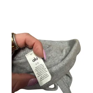 Alo Yoga Cashmere Bra Top Heather Gray V-Neck Ribbed Knit Bralette Size Large thumbnail 3
