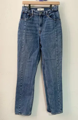 Abercrombie 28/6 Short 90s Straight High Rise Jeans Medium Wash Curve thumbnail 3
