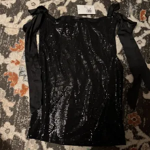 Forever 21 NWT SEQUIN BOW CROP TOP thumbnail 4