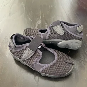 New NIKE Air Rift 'Triple Black' thumbnail 5