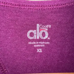 Alo CoolFit Racerback Tank Top Womens Size XS Color Magenta‎ thumbnail 3