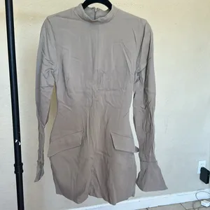 House Of Cb Mahalia Taupe Long Sleeve Mock Neck Mini Dress‎ NWOT Size M thumbnail 3
