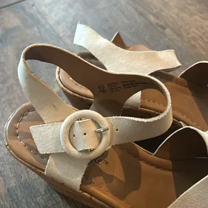 American Eagle Women’s Sandals Sz 9‎ 1/2 White Wedge Shoes Cork. thumbnail 2