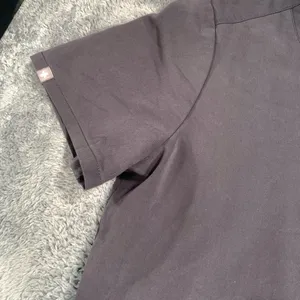 Figs V-Neck Short Sleeve scrub top Dark Gray thumbnail 4