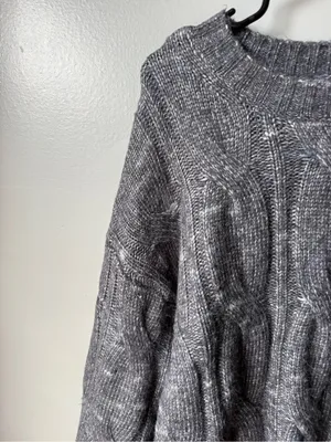 American Eagle Gray Cable Knit Oversized Sweater Size Large thumbnail 3